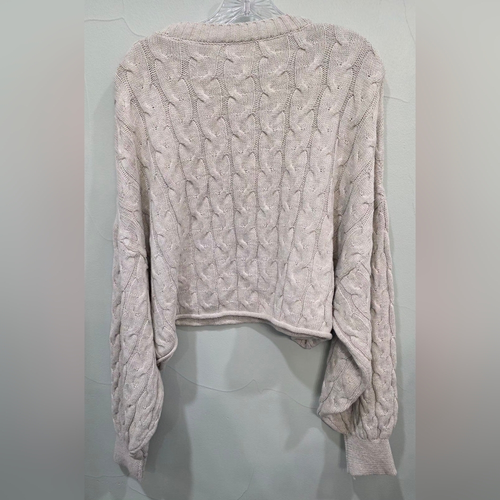 Women's NWOT Gray Cable Knit Crop Sweater - Picture 3 of 5